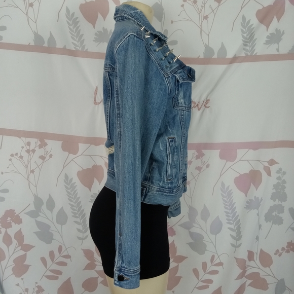 Forever21 premium denim Spike shoulder back distressed Jean jacket size Small - Picture 6 of 10